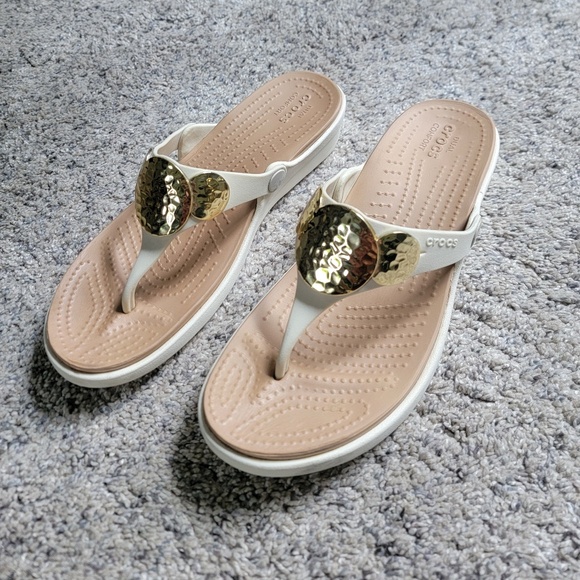Crocs Dual Comfort Sanrah Flip Flop Thong Sandal Cream/Tan with gold size 8 - Picture 1 of 6
